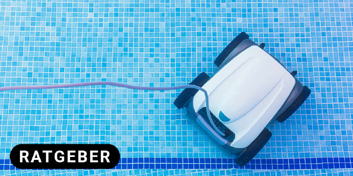 Poolroboter im Pool 1000x500 Ratgeber